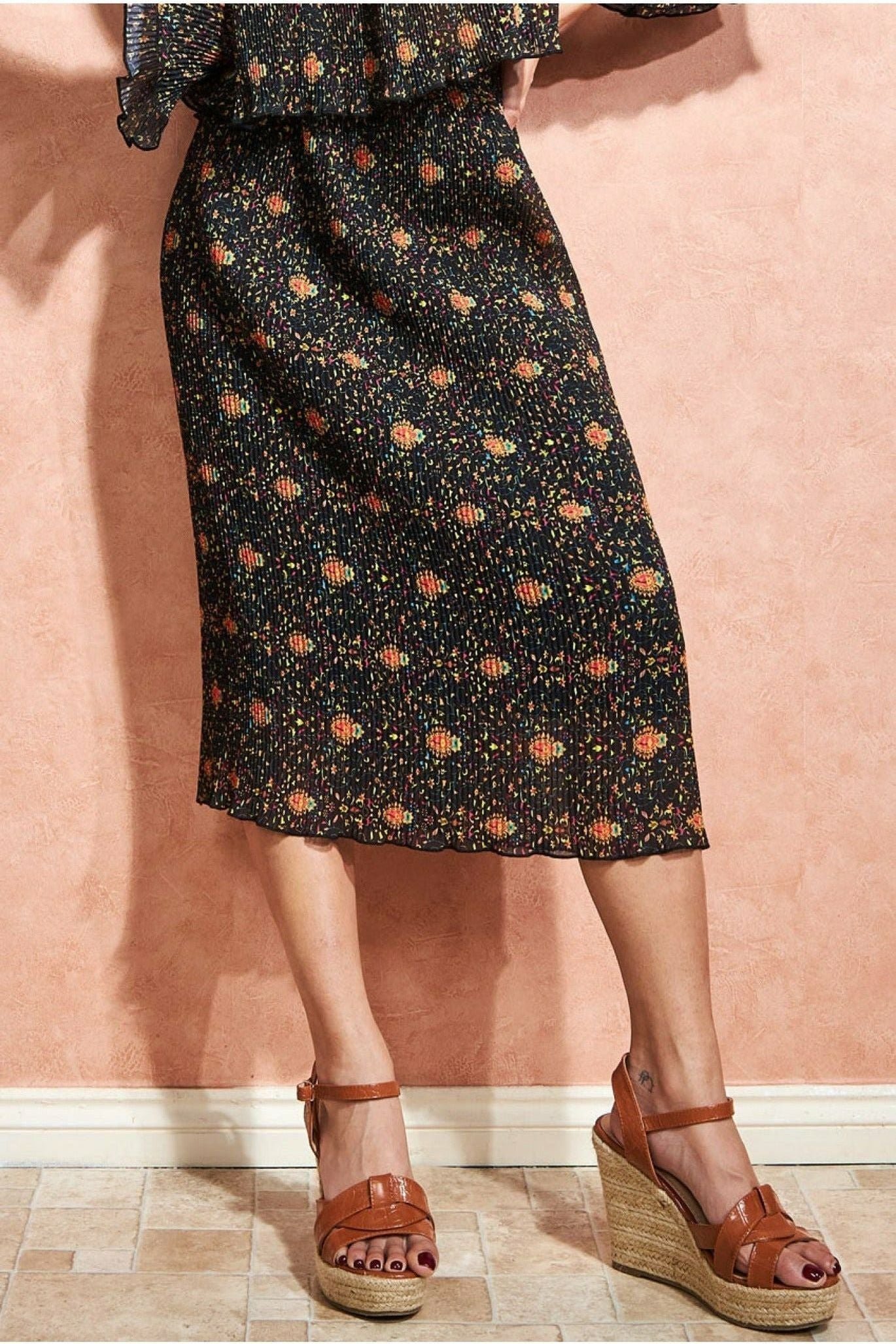 City Goddess Printed Shirred Midi Skirt – Black