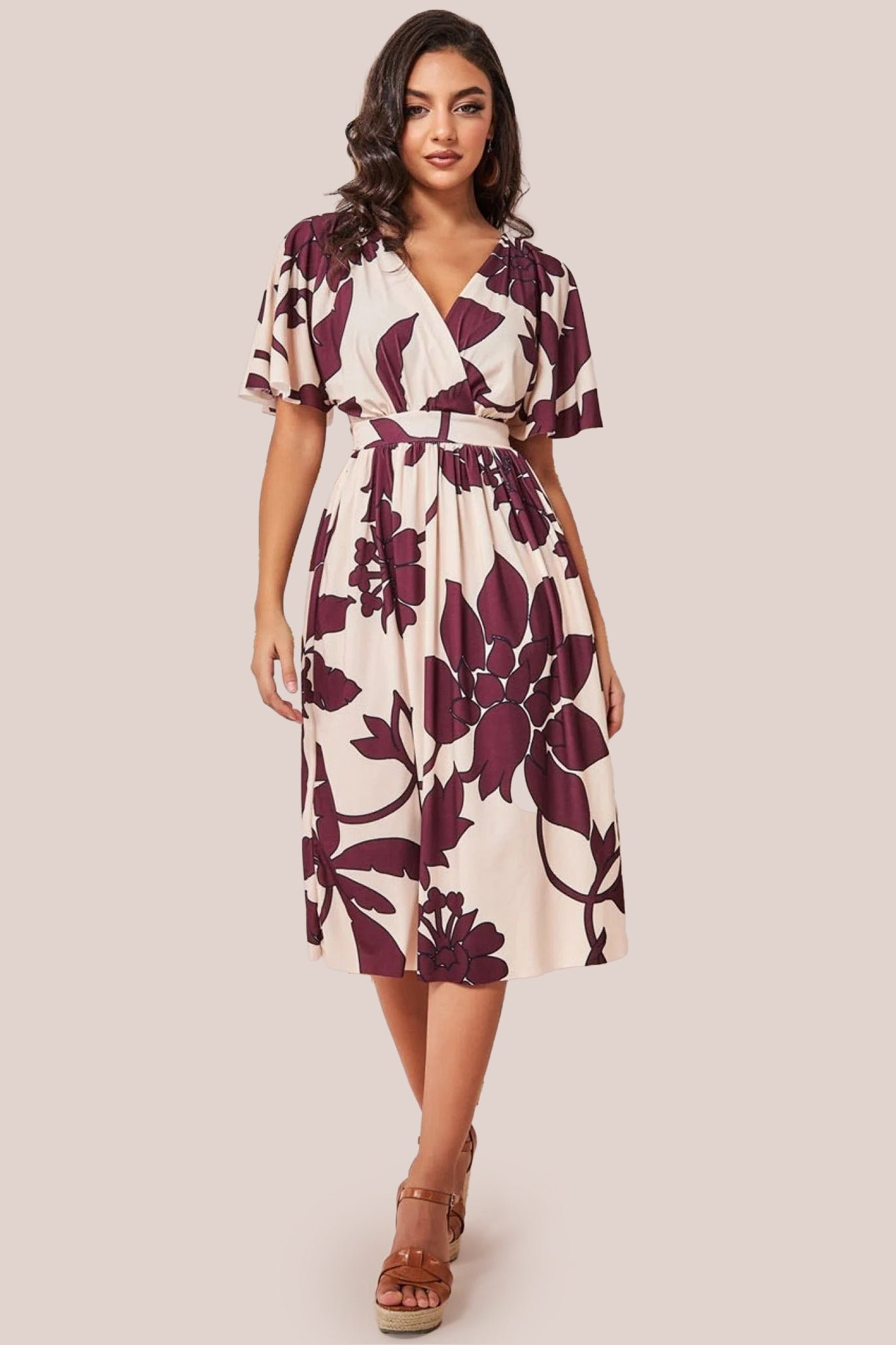 Goddiva Leaf Print Flutter Sleeve Midi – Cream